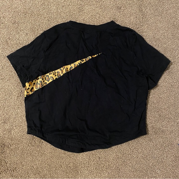 Nike Crop Top Size Medium Black Leopard Big Swoosh Round Hem - Picture 6 of 8